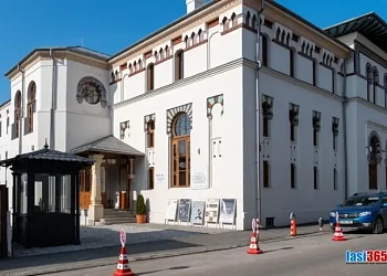 Baia Turcească Iași - fațada principală cu arcade neomaure și decorațiuni orientale