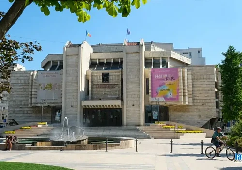 teatrul luceafarul iasi vara