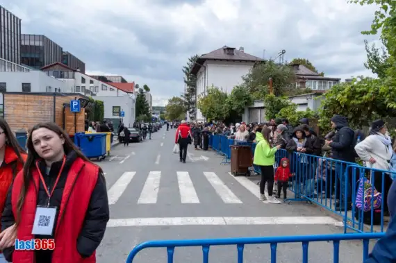 Pelerini veniti la Racla Sfintei Parascheva de la Iasi